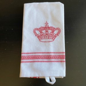 Guest towel red with Crown